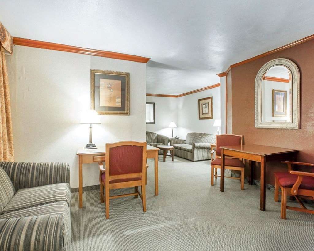 Clarion Inn Conference Center Modesto Exteriör bild