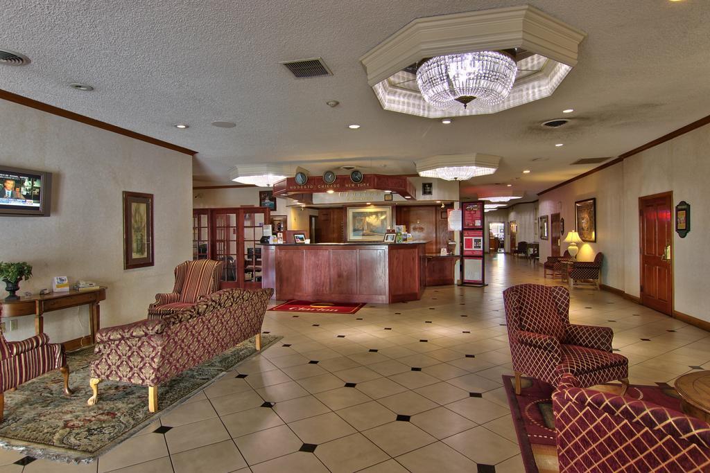 Clarion Inn Conference Center Modesto Exteriör bild