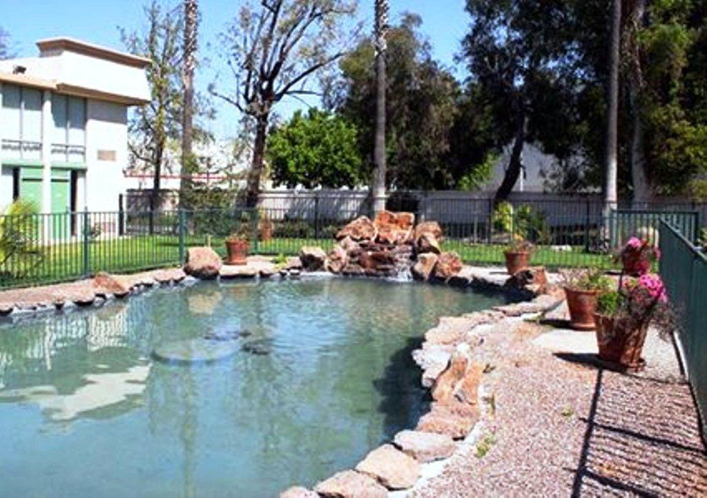 Clarion Inn Conference Center Modesto Exteriör bild